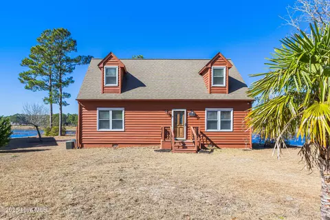 1397 S Shore Dr, Southport, NC 28461