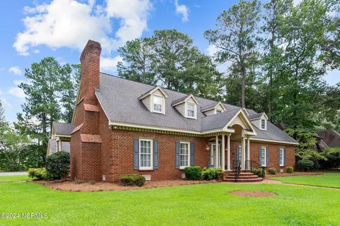 401 Queen Annes Rd, Greenville, NC 27858