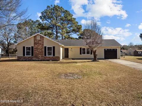 322 Quail Ridge Rd, Jacksonville, NC 28546