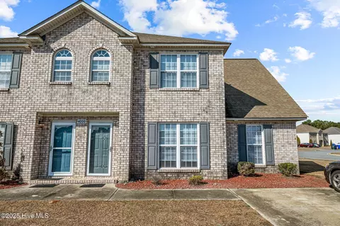 4000 Lucerne Ct #B, Winterville, NC 28590