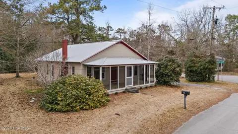 809 Midyette St, Oriental, NC 28571