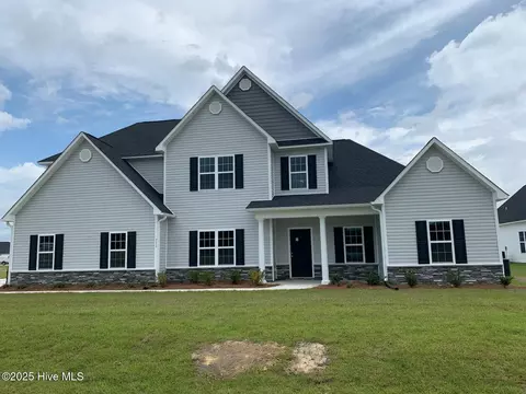 711 Atlantic Coast Ln, Jacksonville, NC 28546
