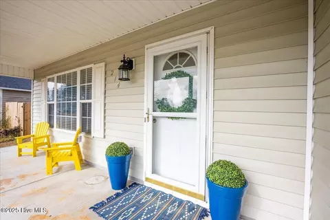214 Attmore Dr, New Bern, NC 28560