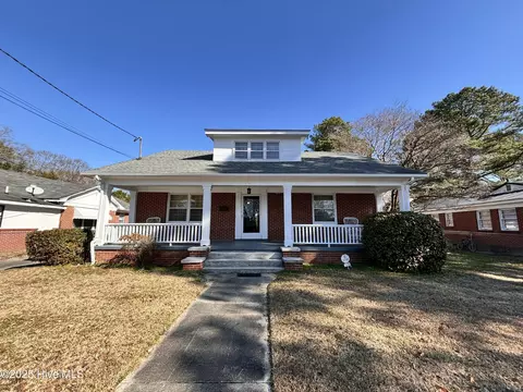 518 Mckoy St, Clinton, NC 28328