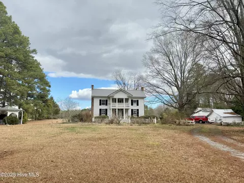 207 N Linden St, Woodland, NC 27897