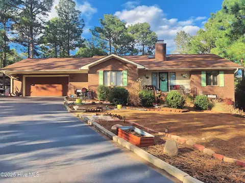 105 Tiverton Ct, West End, NC 27376