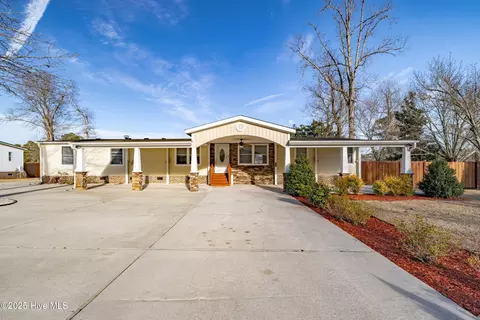 203 Shady Oak Ln, Jacksonville, NC 28546