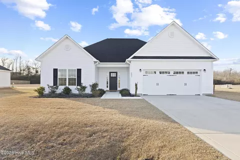 221 Village Creek Dr, Maysville, NC 28555