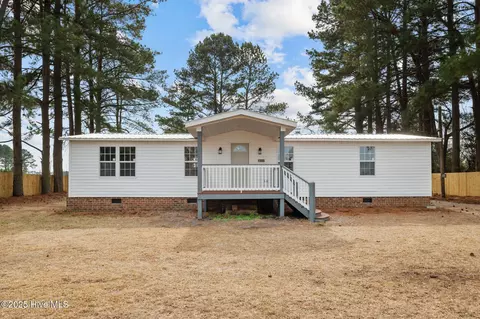 1500 Gold Leaf Dr, Winterville, NC 28590