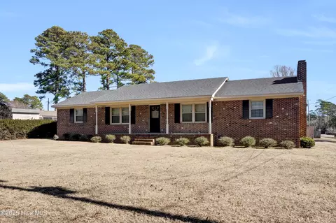 325 Brookfield Dr, Wilmington, NC 28405