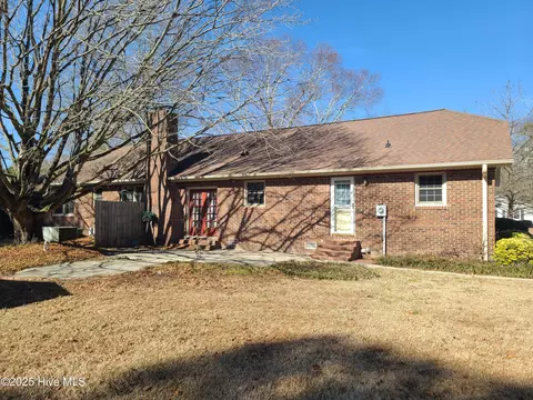 2011 Country Squire Rd, Kinston, NC 28504
