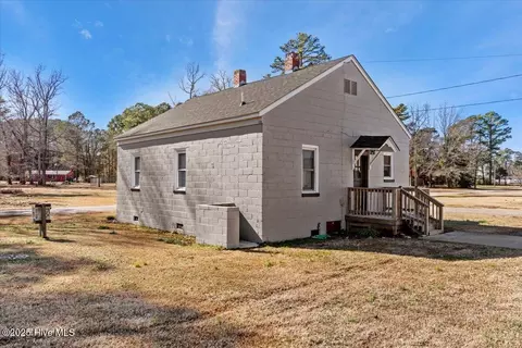 111 Snow Ave, Powellsville, NC 27967