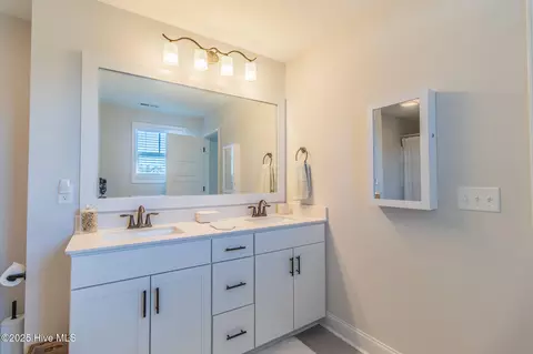 Bath - 4010 Eclipse Ave, Leland, NC 28451 photo 2 of 4