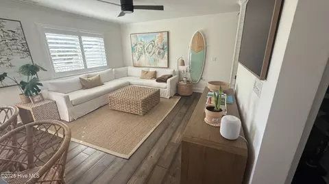 127 Driftwood Ct, Wrightsville Beach, NC 28480