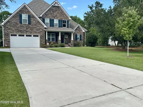 102 Dolphin View Ct, Sneads Ferry, NC 28460