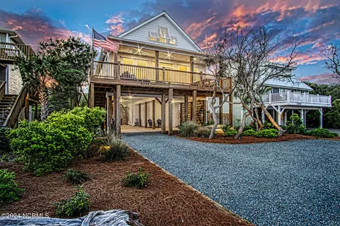 1021 S Shore Dr, Surf City, NC 28445