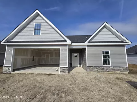 414 Derrick Dr, Sneads Ferry, NC 28460