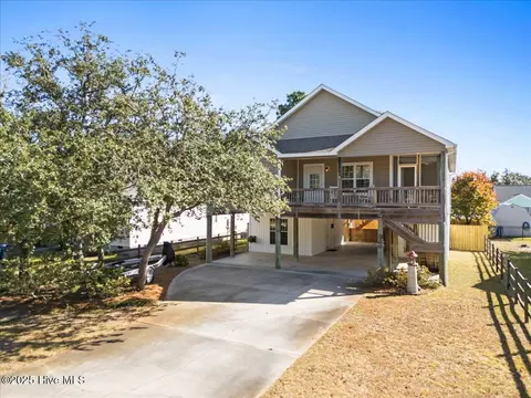 138 NE 31st St, Oak Island, NC 28465