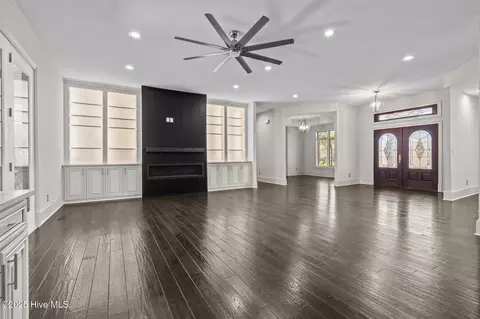 Living - 25 Barons Dr, Pinehurst, NC 28374 photo 3 of 6