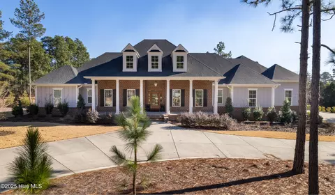 65 Quaker Ridge Rd, Pinehurst, NC 28374