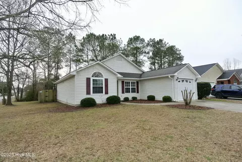 516 Jimmies Creek Dr, New Bern, NC 28562