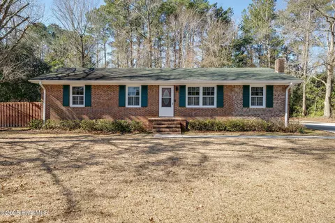 704 E Kristi Cir, Burgaw, NC 28425