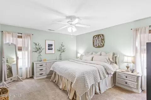 125 Red Bird Ln, Hampstead, NC 28443 photo 8