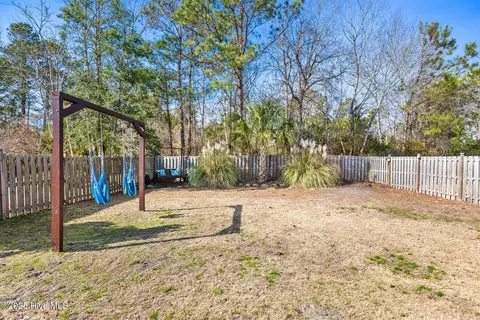 125 Red Bird Ln, Hampstead, NC 28443 photo 15