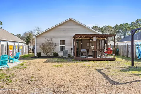 125 Red Bird Ln, Hampstead, NC 28443 photo 14