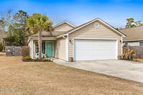 125 Red Bird Ln, Hampstead, NC 28443