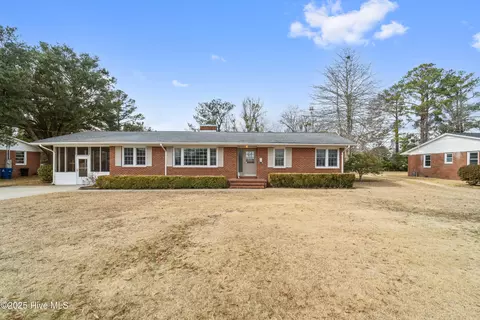 907 Clyde Dr, Jacksonville, NC 28540