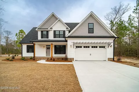 2401 Starling Ln, New Bern, NC 28562