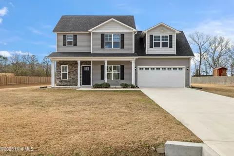 304 Lake Dr, Burgaw, NC 28425