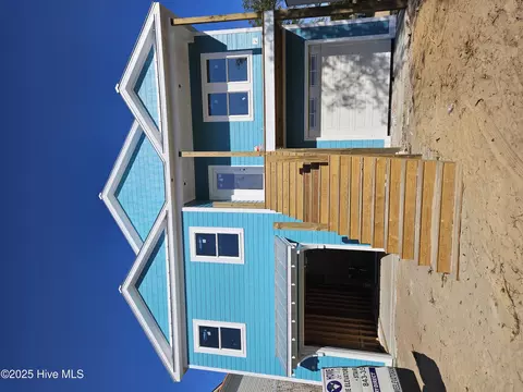 1106 W Yacht Dr, Oak Island, NC 28465