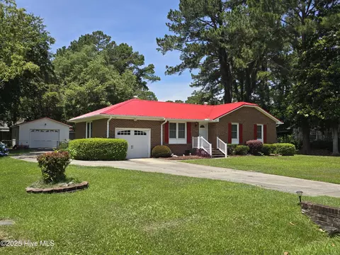 659 Circle Dr, Greenville, NC 27858