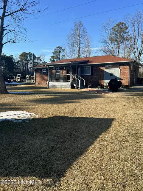 1135 Harrison Creek Rd, Rocky Point, NC 28457