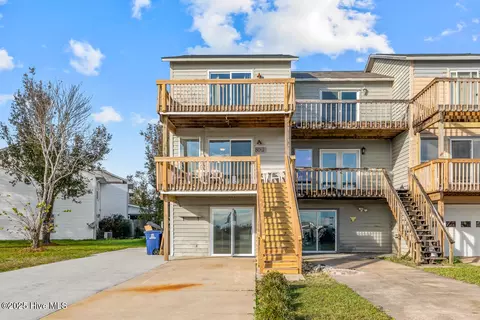 80 Shoreline Dr, Jacksonville, NC 28540
