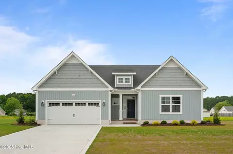 2890 Tucker Hill Dr, Grimesland, NC 27837