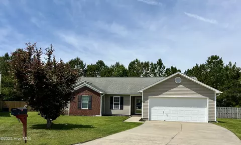 104 Berwick Ct, Jacksonville, NC 28546