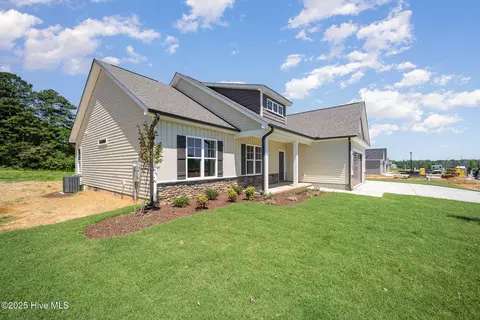 87 Tee Dr, Selma, NC 27576 photo 2