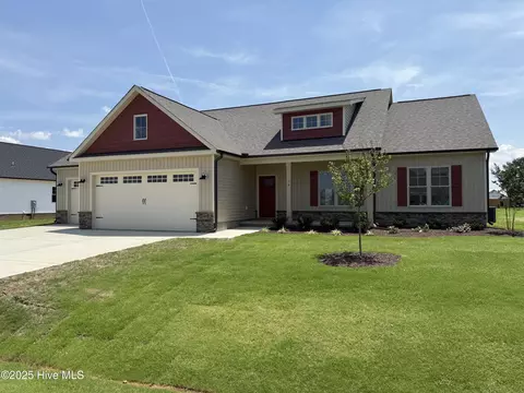 76 Royal Ave, Selma, NC 27576