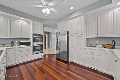 Kitchen - 121 Coots Trl, Hampstead, NC 28443 photo 3 of 6
