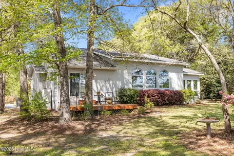 Exterior - 121 Coots Trl, Hampstead, NC 28443 photo 2 of 19