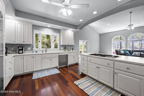 Kitchen - 121 Coots Trl, Hampstead, NC 28443 photo 4 of 6