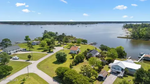 1005 Paradise Dr, Havelock, NC 28532