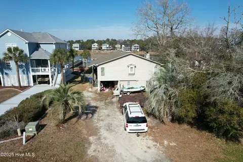 3906 E Yacht Dr, Oak Island, NC 28465
