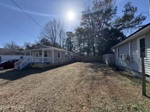 613 Howell St, Greenville, NC 27834