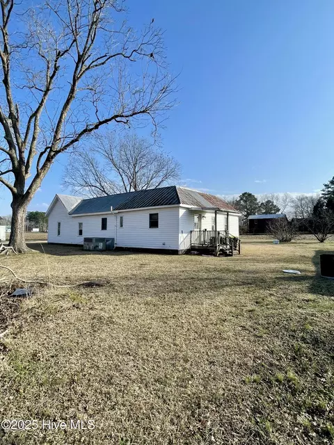 1095 Harrell St, Williamston, NC 27892 photo 4
