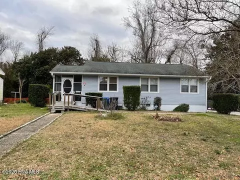 411 Nelson Dr, Jacksonville, NC 28540