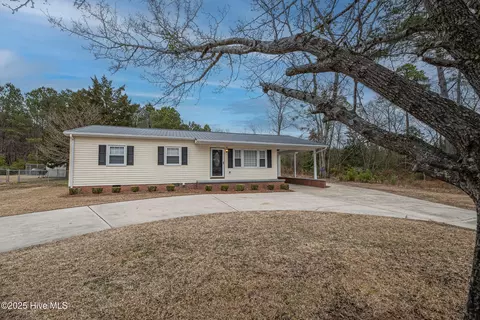3314 Dobbs Farm Rd, Kinston, NC 28504